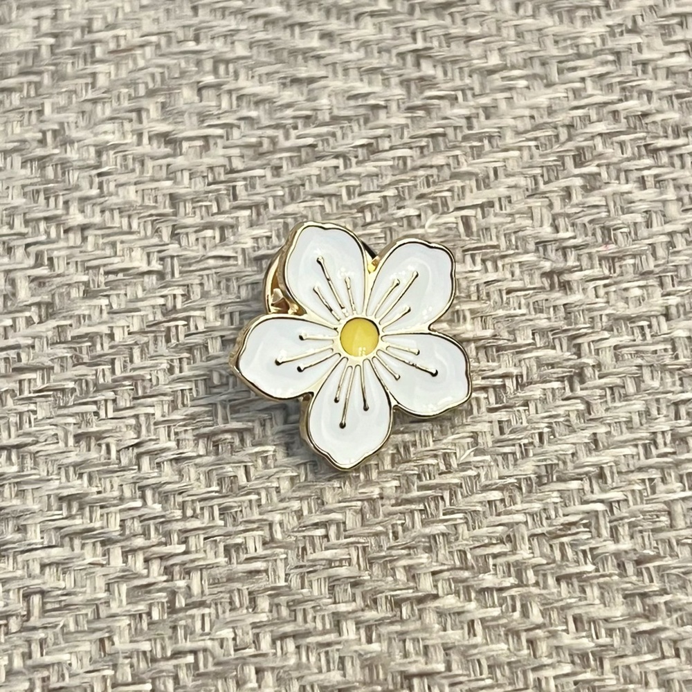 Burberry Flower Pin
